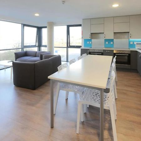 Student Only Riverside Way In Winchester Bagian luar foto