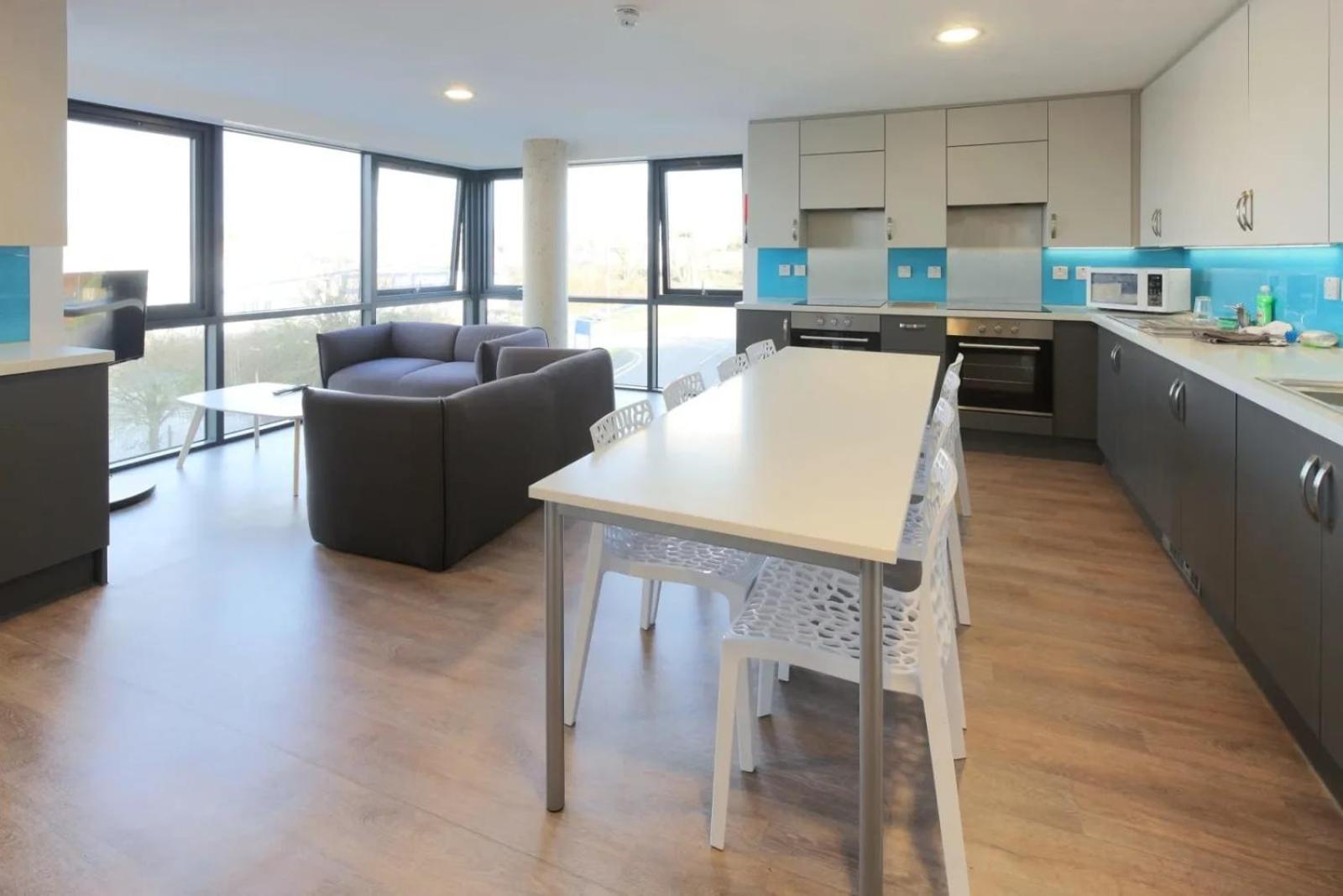 Student Only Riverside Way In Winchester Bagian luar foto