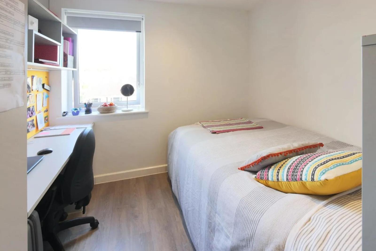 Student Only Riverside Way In Winchester Bagian luar foto